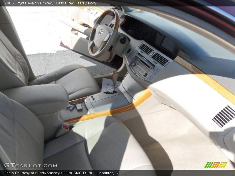 Cassis Red Pearl / Ivory 2006 Toyota Avalon Limited
