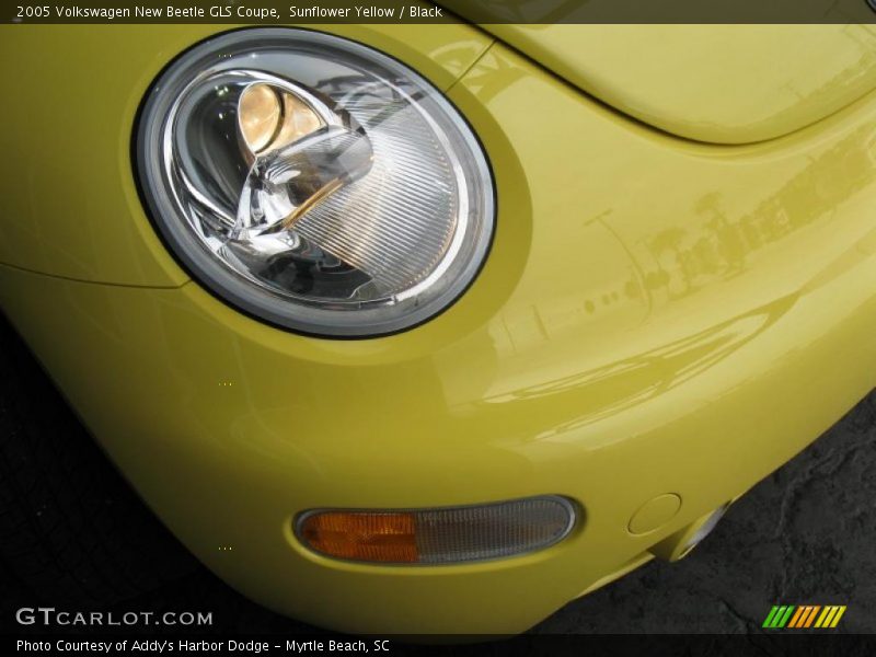 Sunflower Yellow / Black 2005 Volkswagen New Beetle GLS Coupe