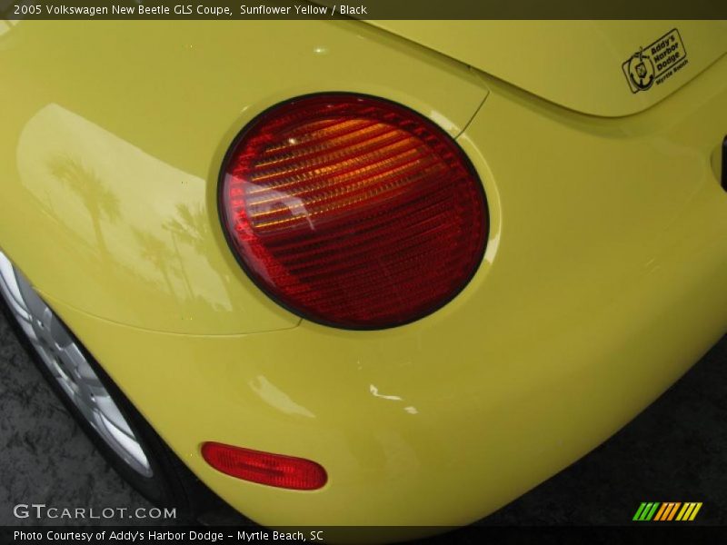 Sunflower Yellow / Black 2005 Volkswagen New Beetle GLS Coupe