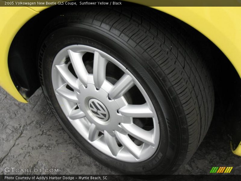 Sunflower Yellow / Black 2005 Volkswagen New Beetle GLS Coupe