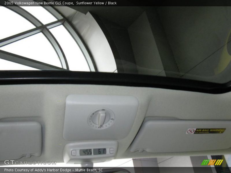 Sunflower Yellow / Black 2005 Volkswagen New Beetle GLS Coupe