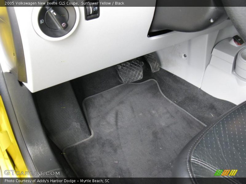 Sunflower Yellow / Black 2005 Volkswagen New Beetle GLS Coupe