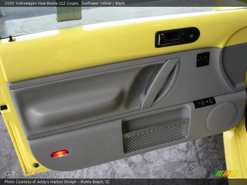 Sunflower Yellow / Black 2005 Volkswagen New Beetle GLS Coupe