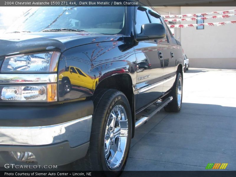 Dark Blue Metallic / Dark Charcoal 2004 Chevrolet Avalanche 1500 Z71 4x4