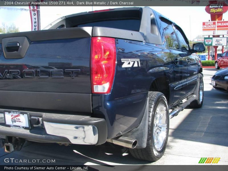 Dark Blue Metallic / Dark Charcoal 2004 Chevrolet Avalanche 1500 Z71 4x4