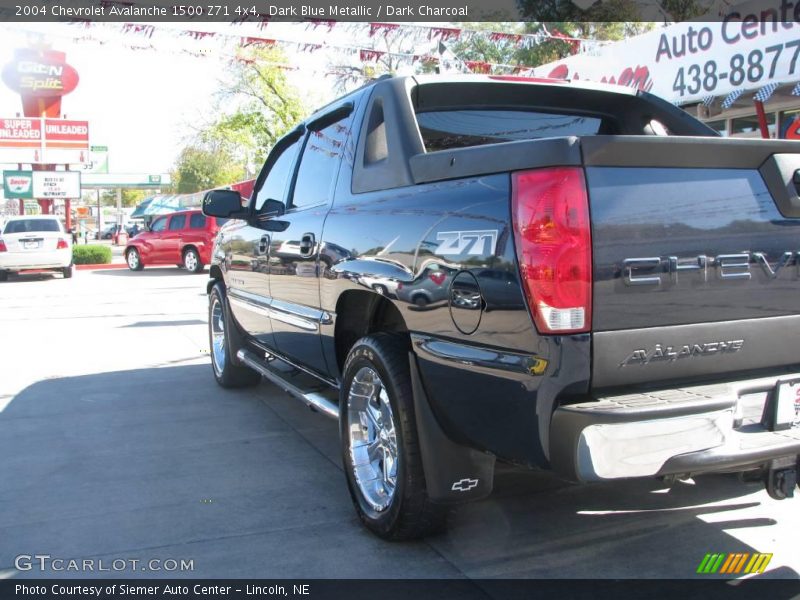 Dark Blue Metallic / Dark Charcoal 2004 Chevrolet Avalanche 1500 Z71 4x4