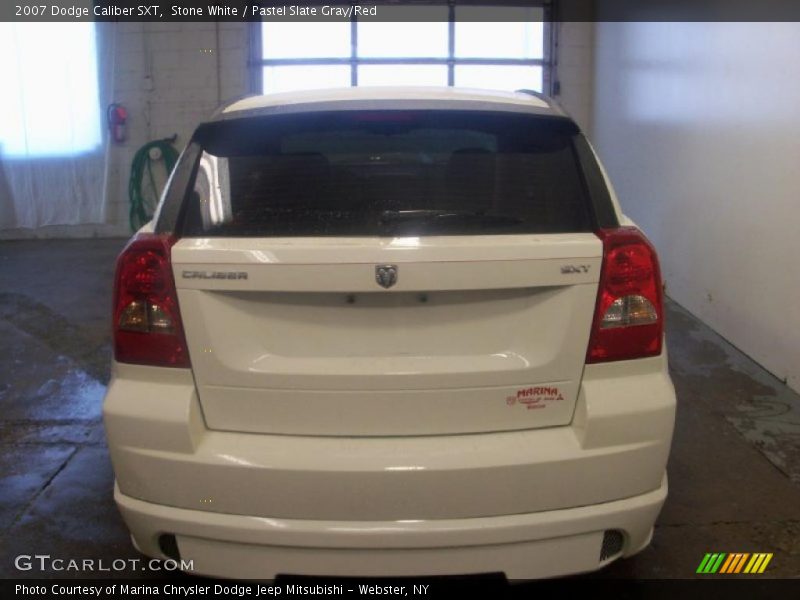 Stone White / Pastel Slate Gray/Red 2007 Dodge Caliber SXT