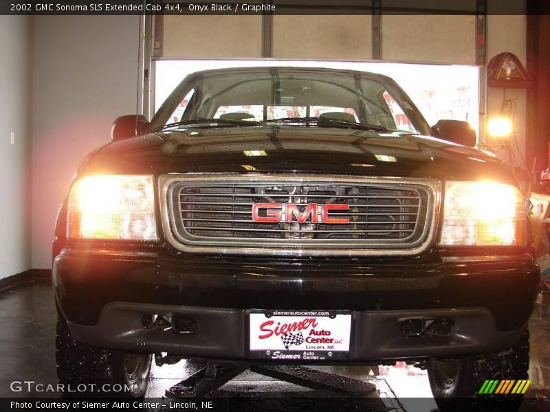 Onyx Black / Graphite 2002 GMC Sonoma SLS Extended Cab 4x4