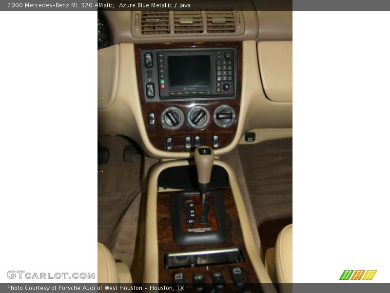 Azure Blue Metallic / Java 2000 Mercedes-Benz ML 320 4Matic