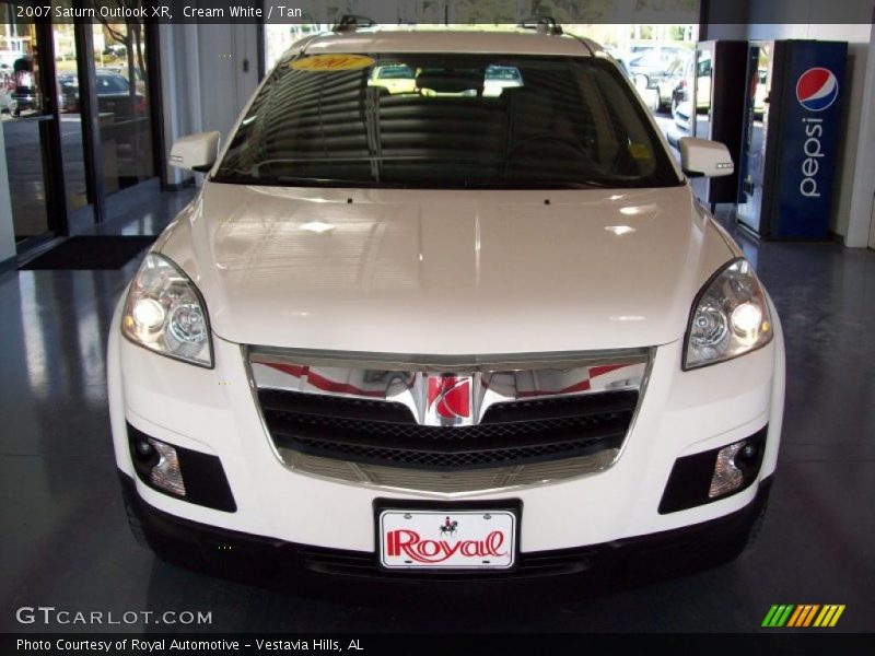 Cream White / Tan 2007 Saturn Outlook XR