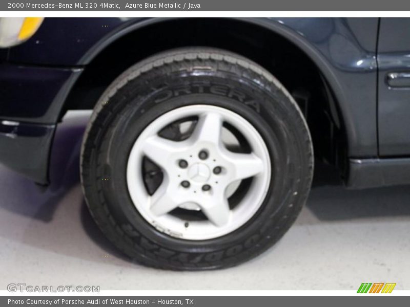 Azure Blue Metallic / Java 2000 Mercedes-Benz ML 320 4Matic
