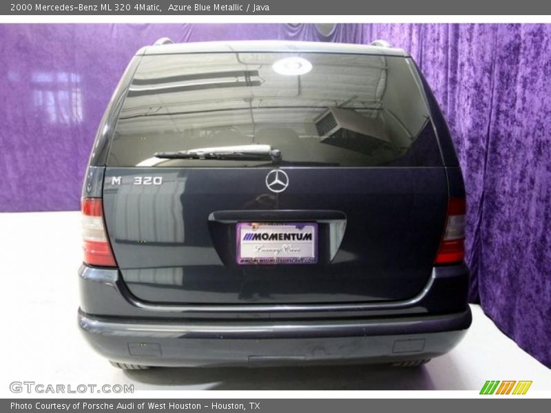 Azure Blue Metallic / Java 2000 Mercedes-Benz ML 320 4Matic
