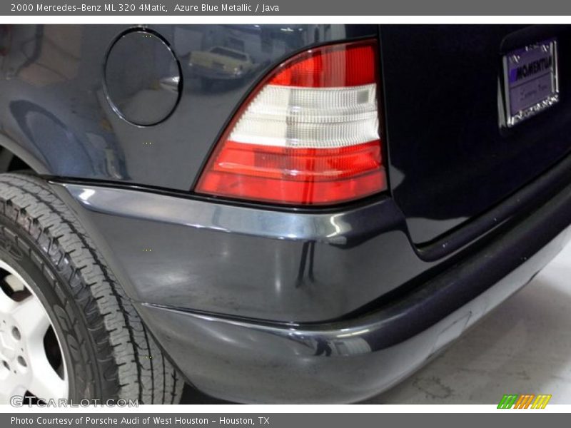 Azure Blue Metallic / Java 2000 Mercedes-Benz ML 320 4Matic
