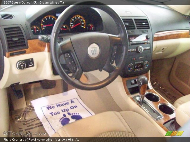 Cream White / Tan 2007 Saturn Outlook XR
