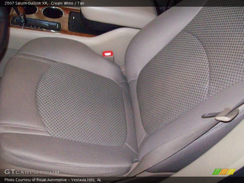 Cream White / Tan 2007 Saturn Outlook XR
