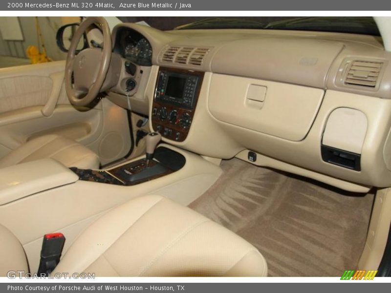 Azure Blue Metallic / Java 2000 Mercedes-Benz ML 320 4Matic
