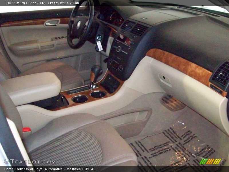 Cream White / Tan 2007 Saturn Outlook XR