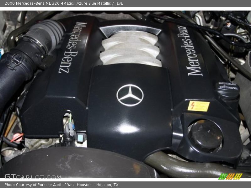 Azure Blue Metallic / Java 2000 Mercedes-Benz ML 320 4Matic