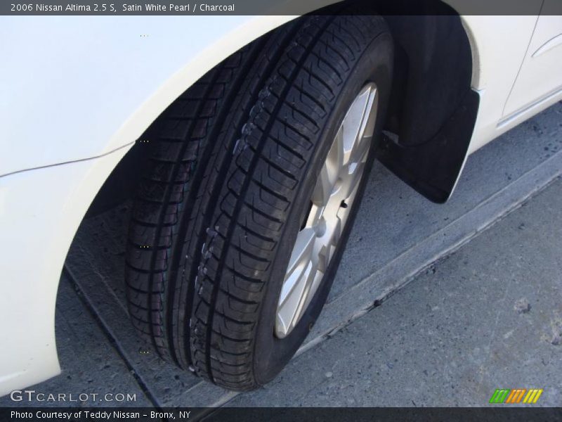 Satin White Pearl / Charcoal 2006 Nissan Altima 2.5 S