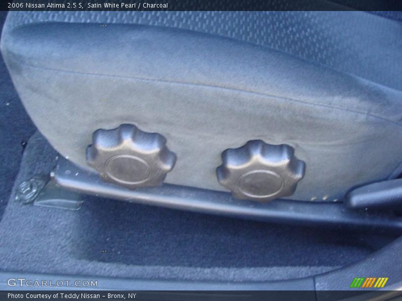 Satin White Pearl / Charcoal 2006 Nissan Altima 2.5 S