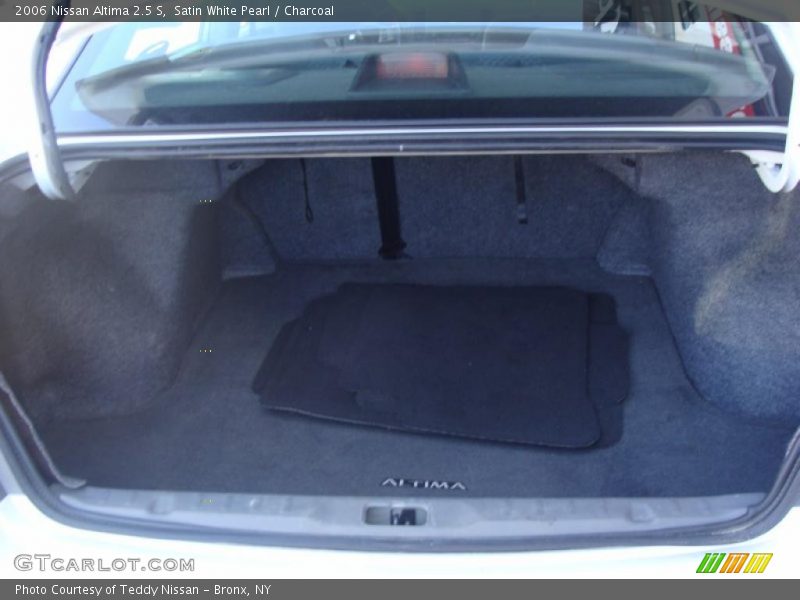 Satin White Pearl / Charcoal 2006 Nissan Altima 2.5 S
