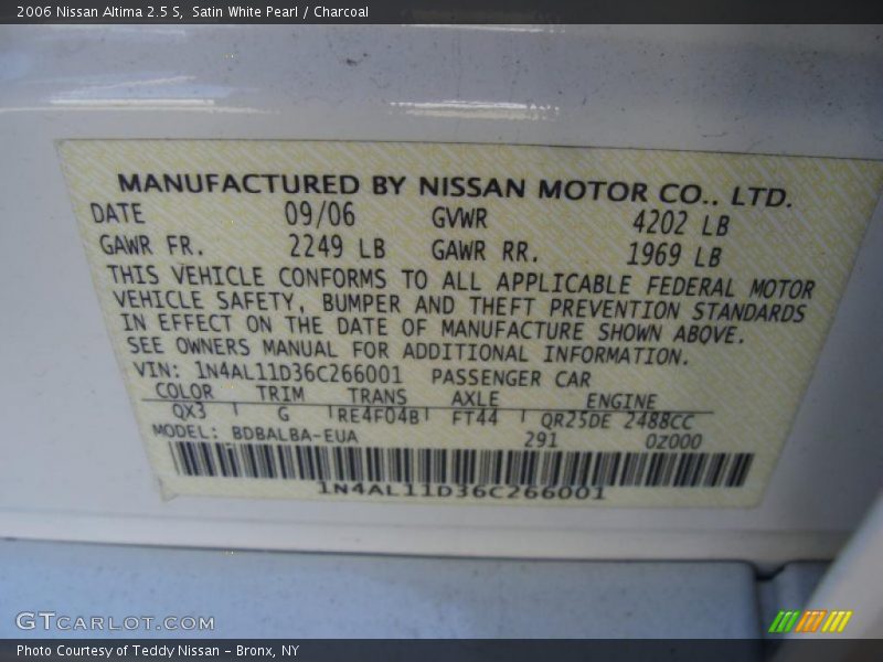 Satin White Pearl / Charcoal 2006 Nissan Altima 2.5 S