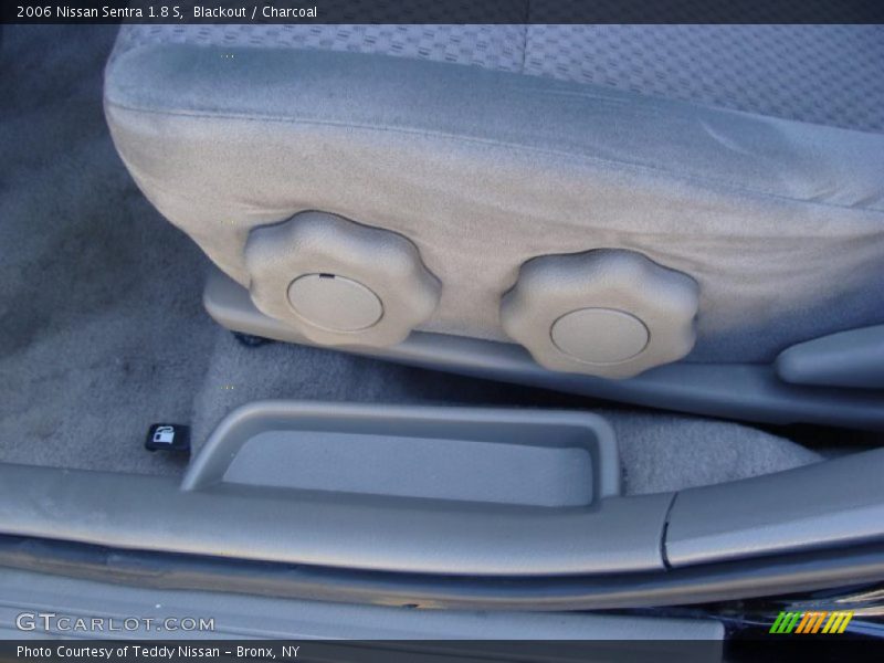 Blackout / Charcoal 2006 Nissan Sentra 1.8 S