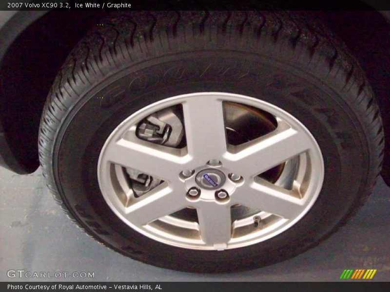 Ice White / Graphite 2007 Volvo XC90 3.2