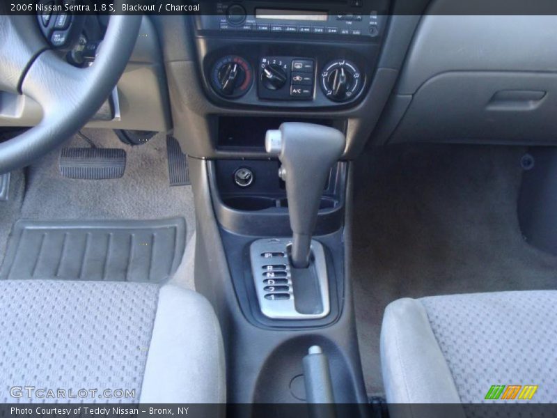Blackout / Charcoal 2006 Nissan Sentra 1.8 S
