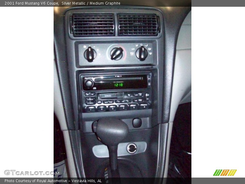 Silver Metallic / Medium Graphite 2001 Ford Mustang V6 Coupe