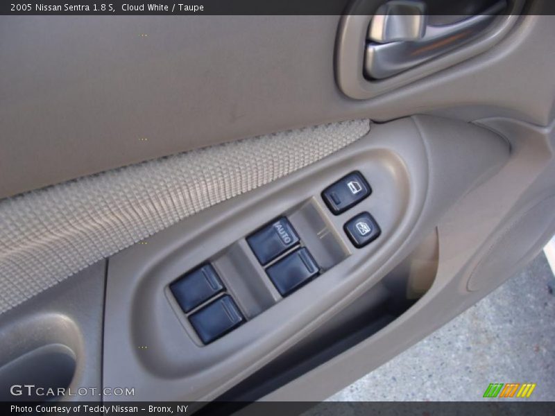 Cloud White / Taupe 2005 Nissan Sentra 1.8 S