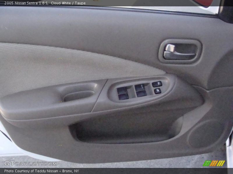 Cloud White / Taupe 2005 Nissan Sentra 1.8 S