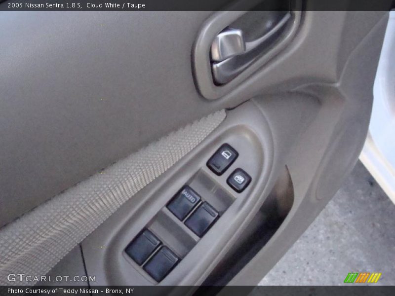 Cloud White / Taupe 2005 Nissan Sentra 1.8 S