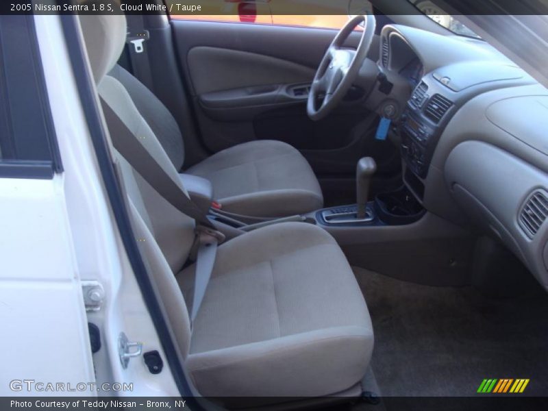 Cloud White / Taupe 2005 Nissan Sentra 1.8 S