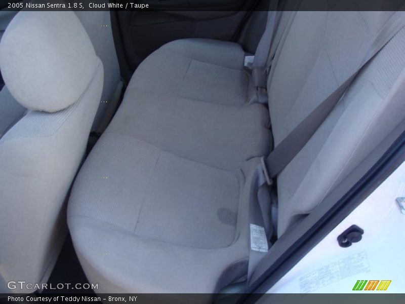 Cloud White / Taupe 2005 Nissan Sentra 1.8 S
