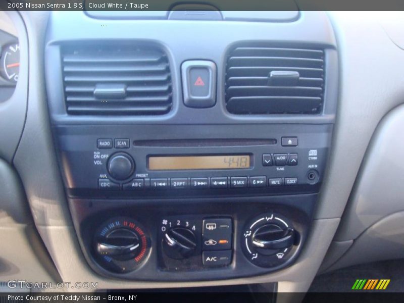 Cloud White / Taupe 2005 Nissan Sentra 1.8 S
