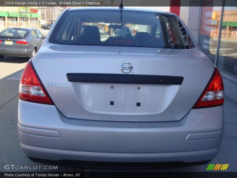 Brillant Silver / Charcoal 2009 Nissan Versa 1.6 Sedan