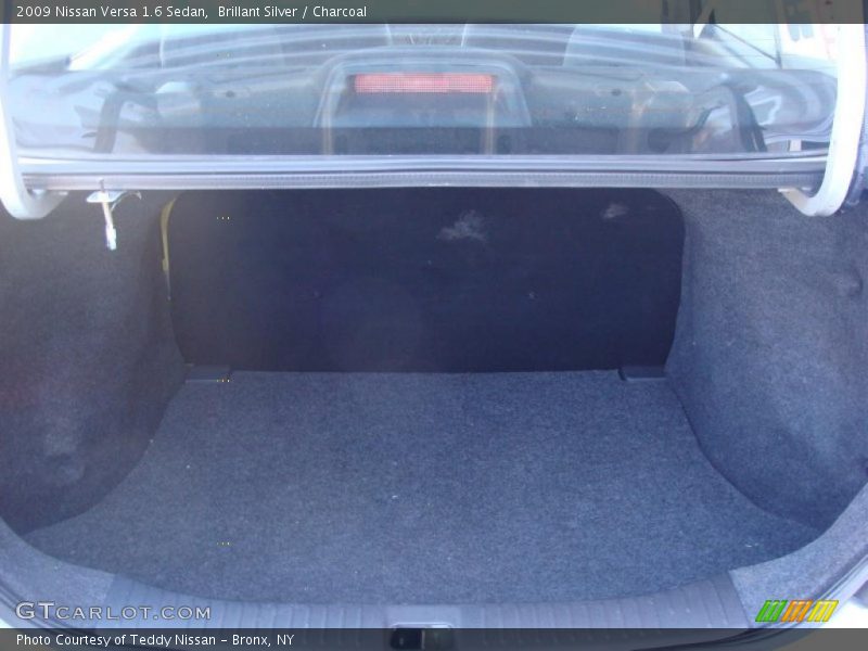 Brillant Silver / Charcoal 2009 Nissan Versa 1.6 Sedan