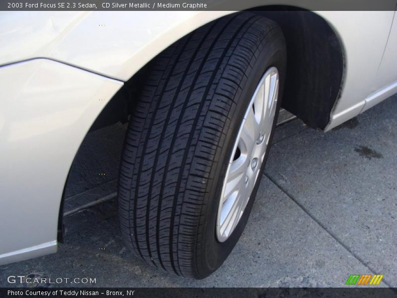 CD Silver Metallic / Medium Graphite 2003 Ford Focus SE 2.3 Sedan