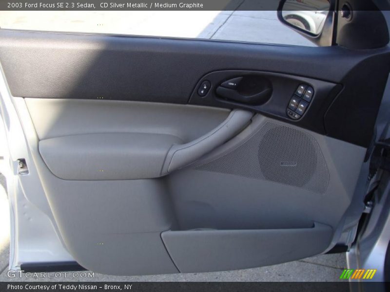 CD Silver Metallic / Medium Graphite 2003 Ford Focus SE 2.3 Sedan
