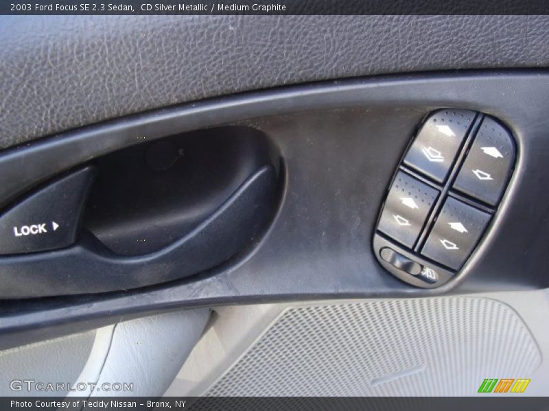 CD Silver Metallic / Medium Graphite 2003 Ford Focus SE 2.3 Sedan