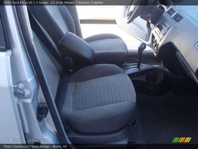 CD Silver Metallic / Medium Graphite 2003 Ford Focus SE 2.3 Sedan