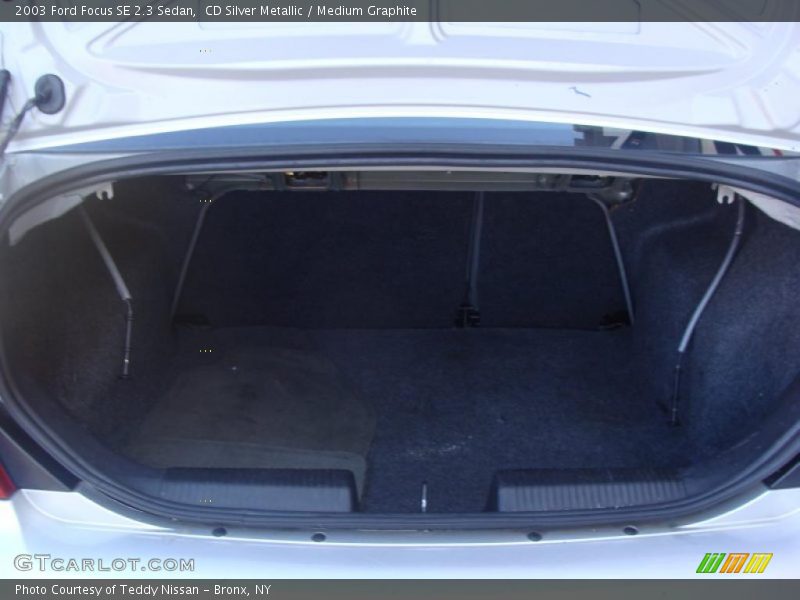 CD Silver Metallic / Medium Graphite 2003 Ford Focus SE 2.3 Sedan