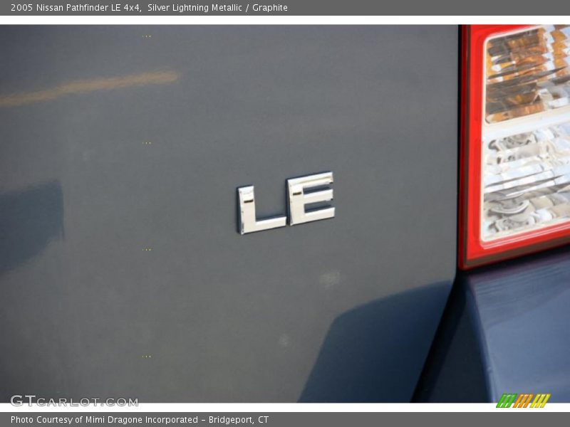 Silver Lightning Metallic / Graphite 2005 Nissan Pathfinder LE 4x4