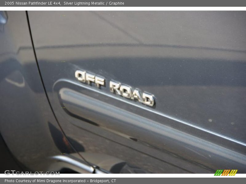 Silver Lightning Metallic / Graphite 2005 Nissan Pathfinder LE 4x4