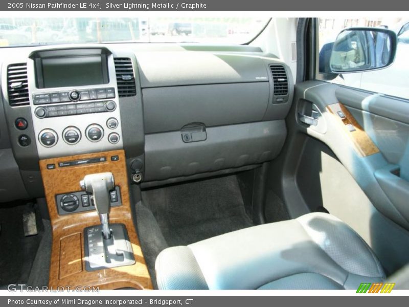 Silver Lightning Metallic / Graphite 2005 Nissan Pathfinder LE 4x4