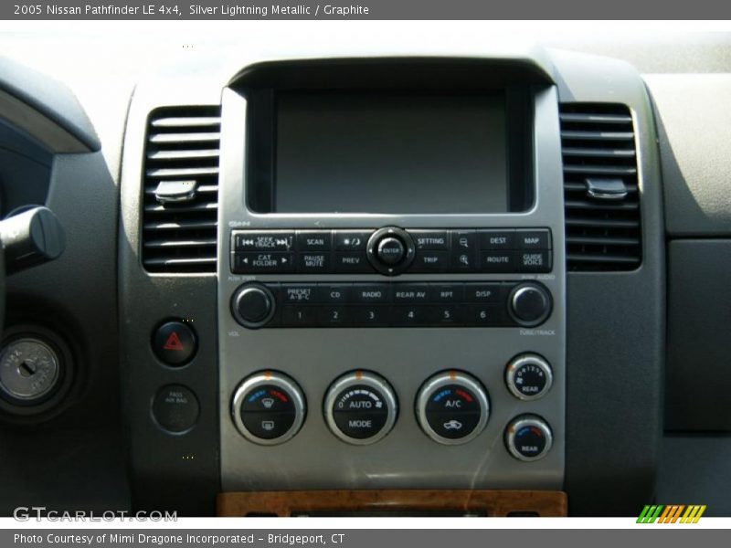 Silver Lightning Metallic / Graphite 2005 Nissan Pathfinder LE 4x4