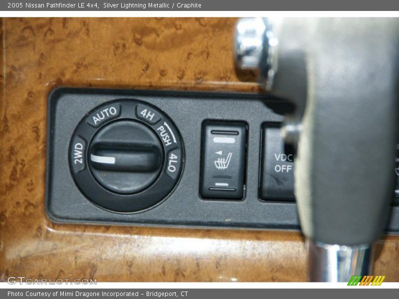 Silver Lightning Metallic / Graphite 2005 Nissan Pathfinder LE 4x4