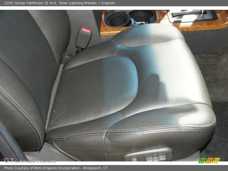 Silver Lightning Metallic / Graphite 2005 Nissan Pathfinder LE 4x4