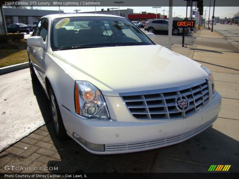 White Lightning / Cashmere 2007 Cadillac DTS Luxury